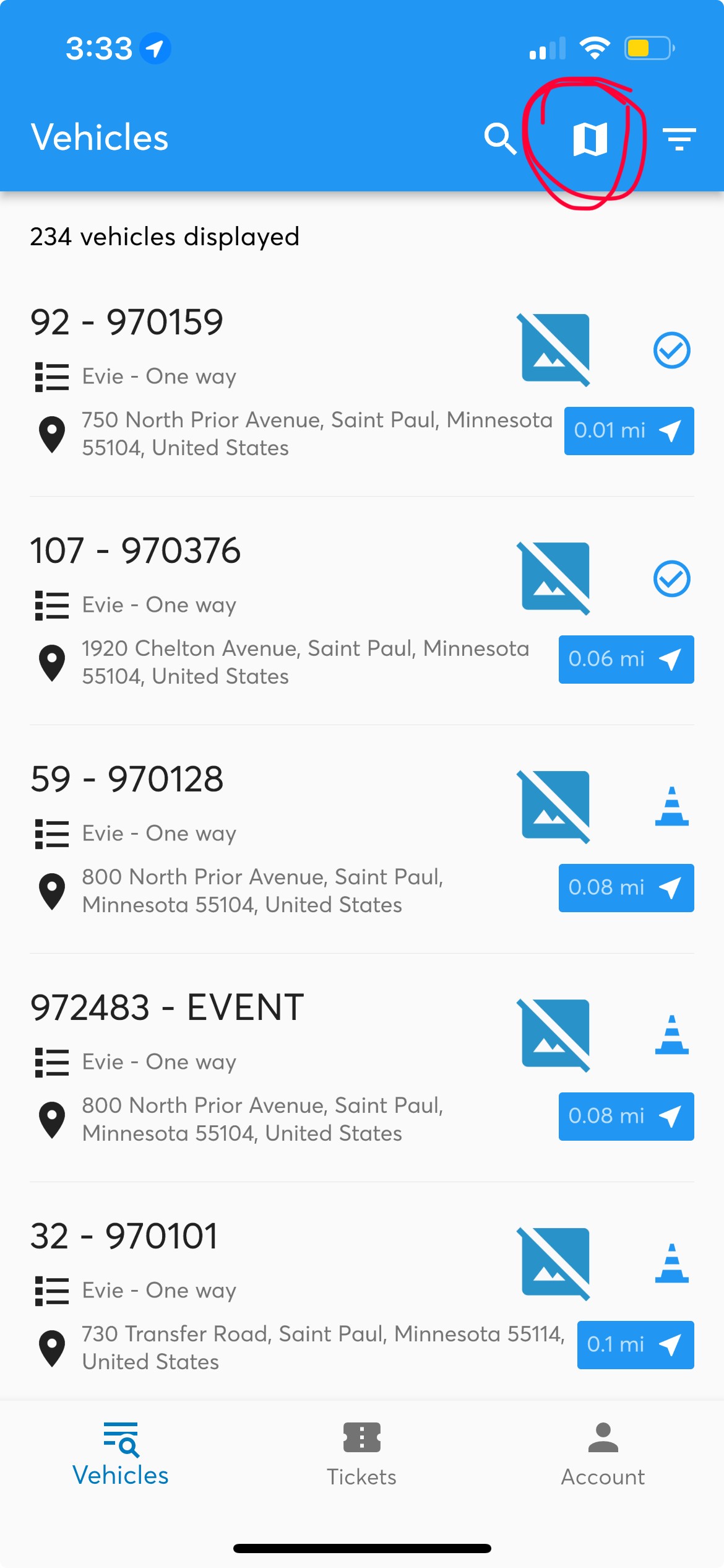 A screenshot of the vulog app circling where to press to switch between map and list views on the vehicles page.